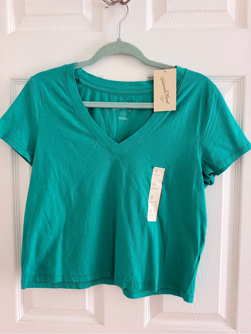 Green cropped Universal Thread V-Neck Tee